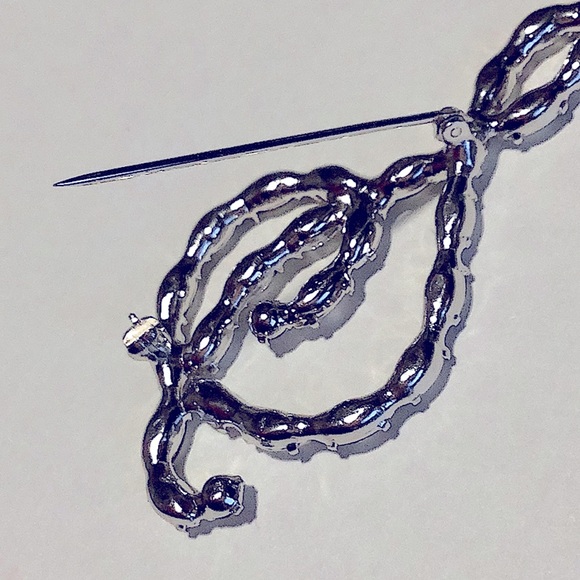 Treble Clef Music Note Rhinestone Brooch - Picture 2 of 5